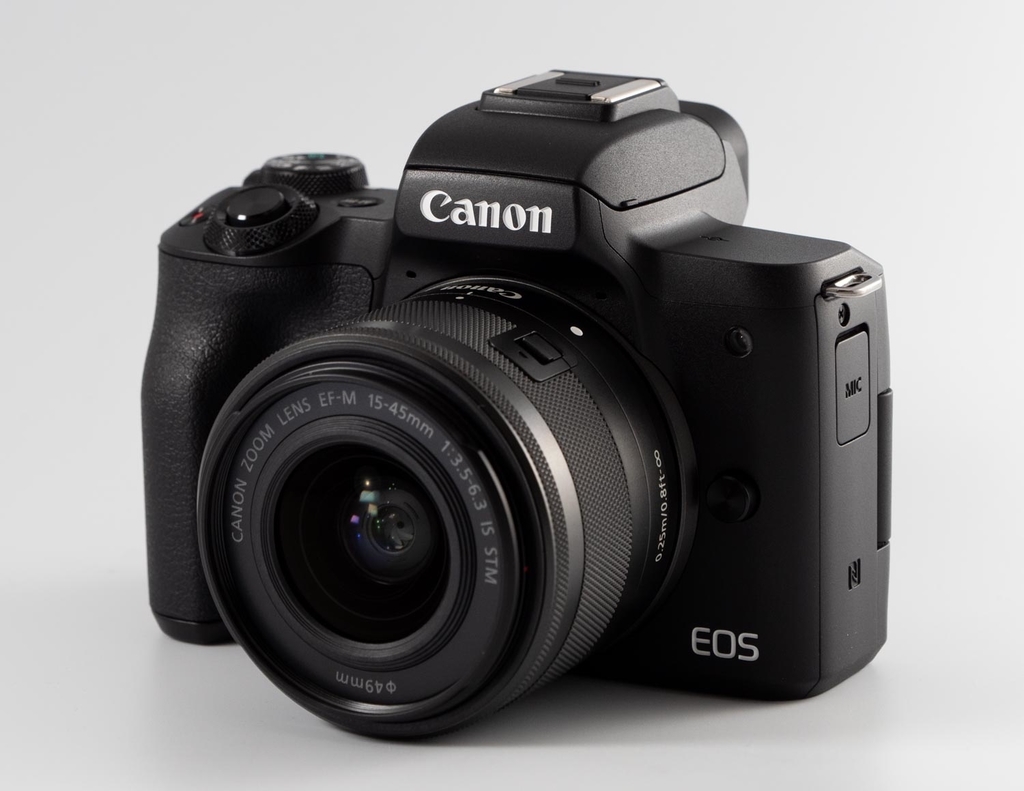 EOS Kiss M