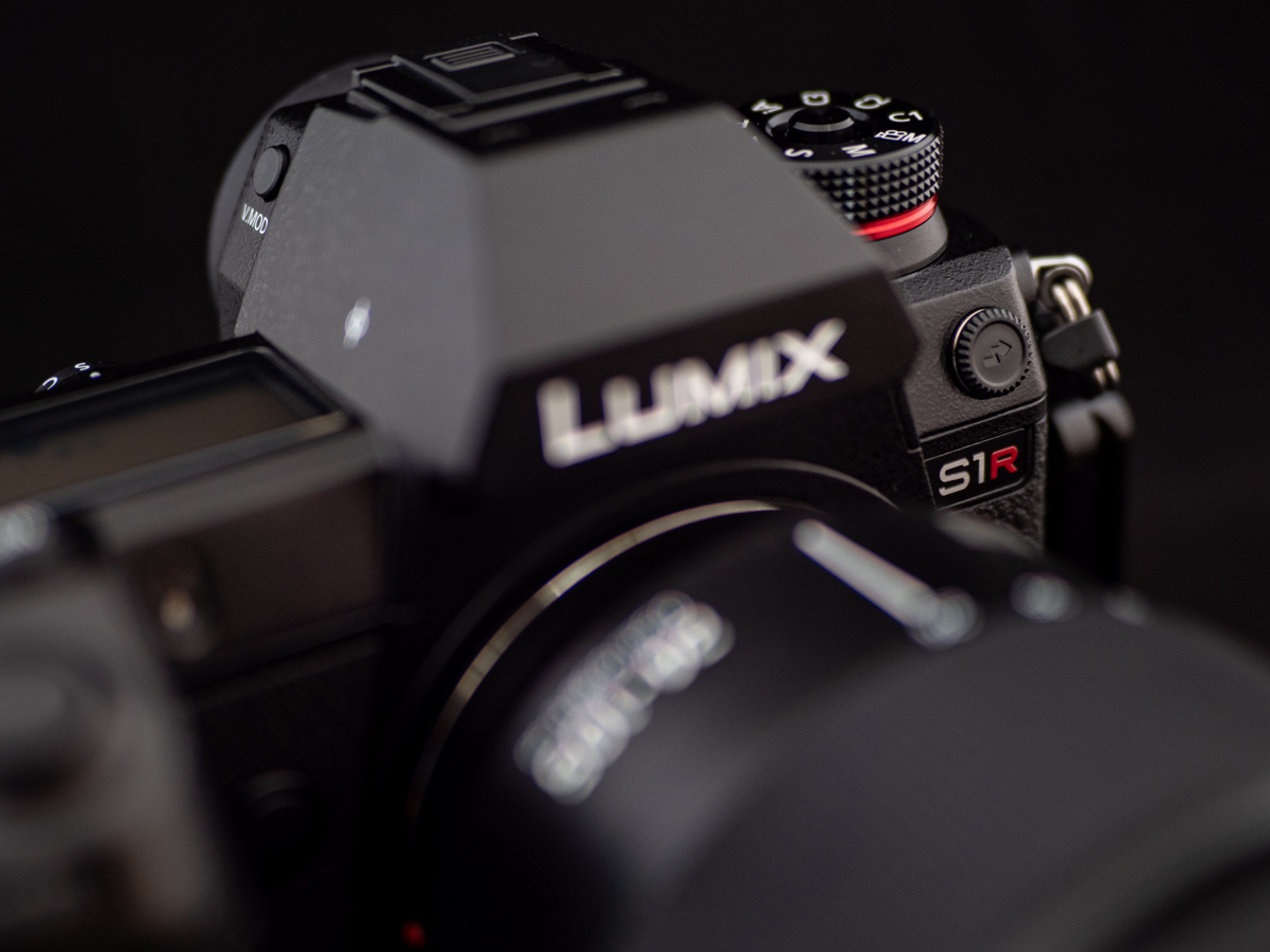 LUMIX S1R 標準ズームレンズキット