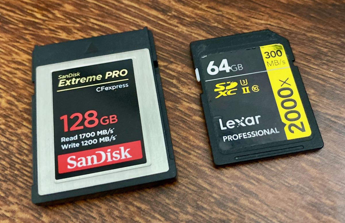 CFexpressとSD UHS-II
