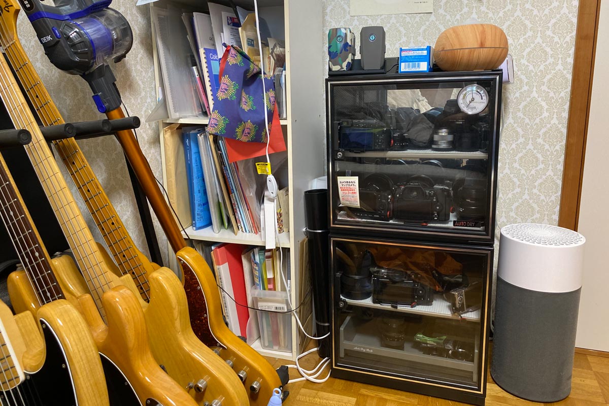 部屋に置かれた防湿庫
