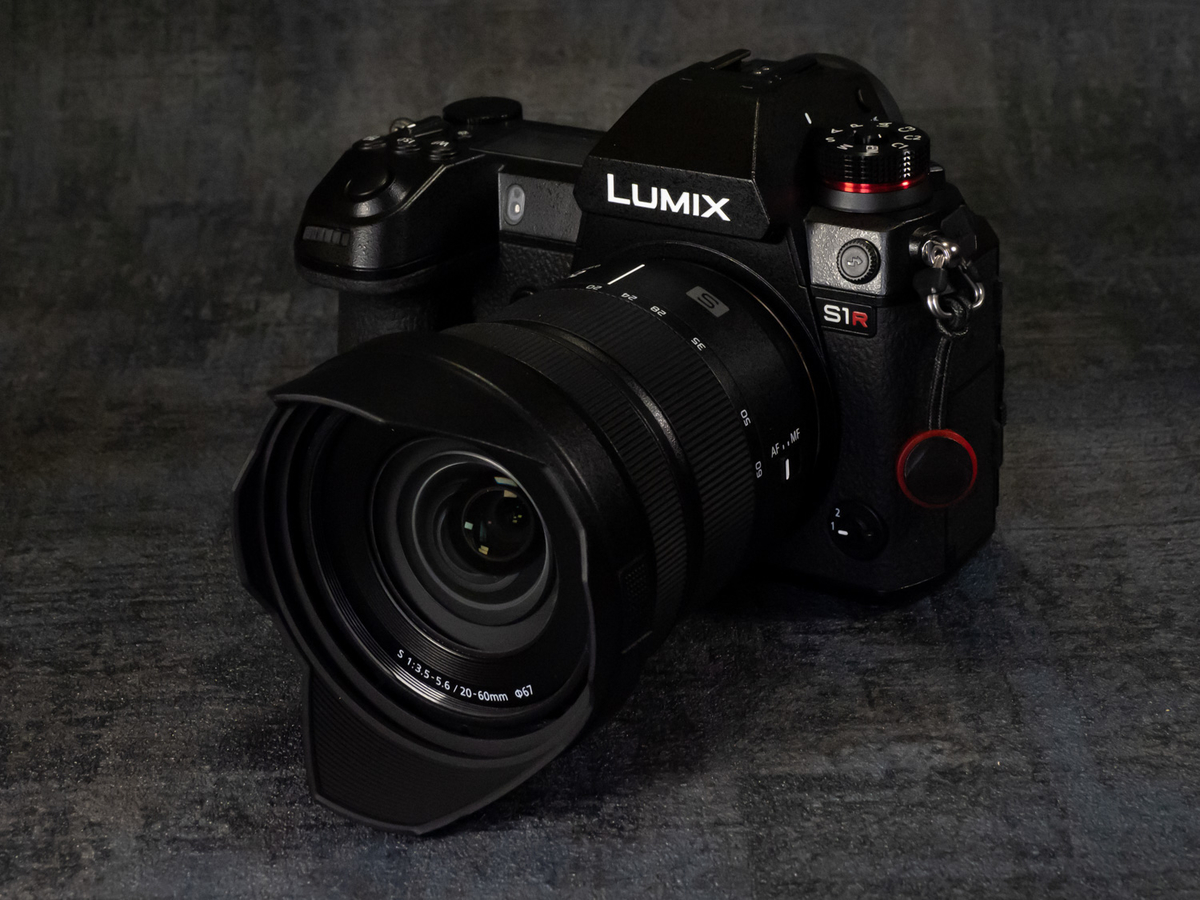 LUMIX S1R
