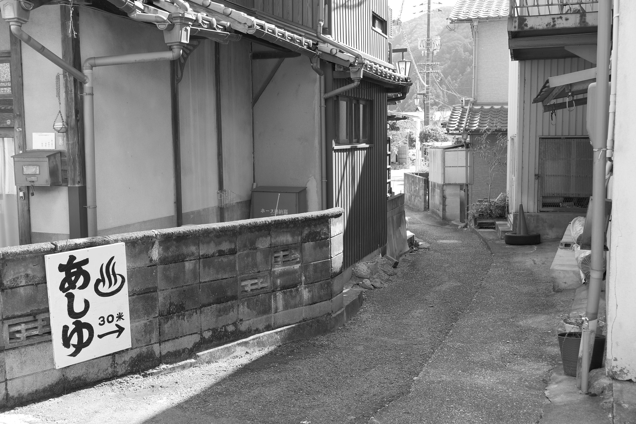 L.モノクロームS