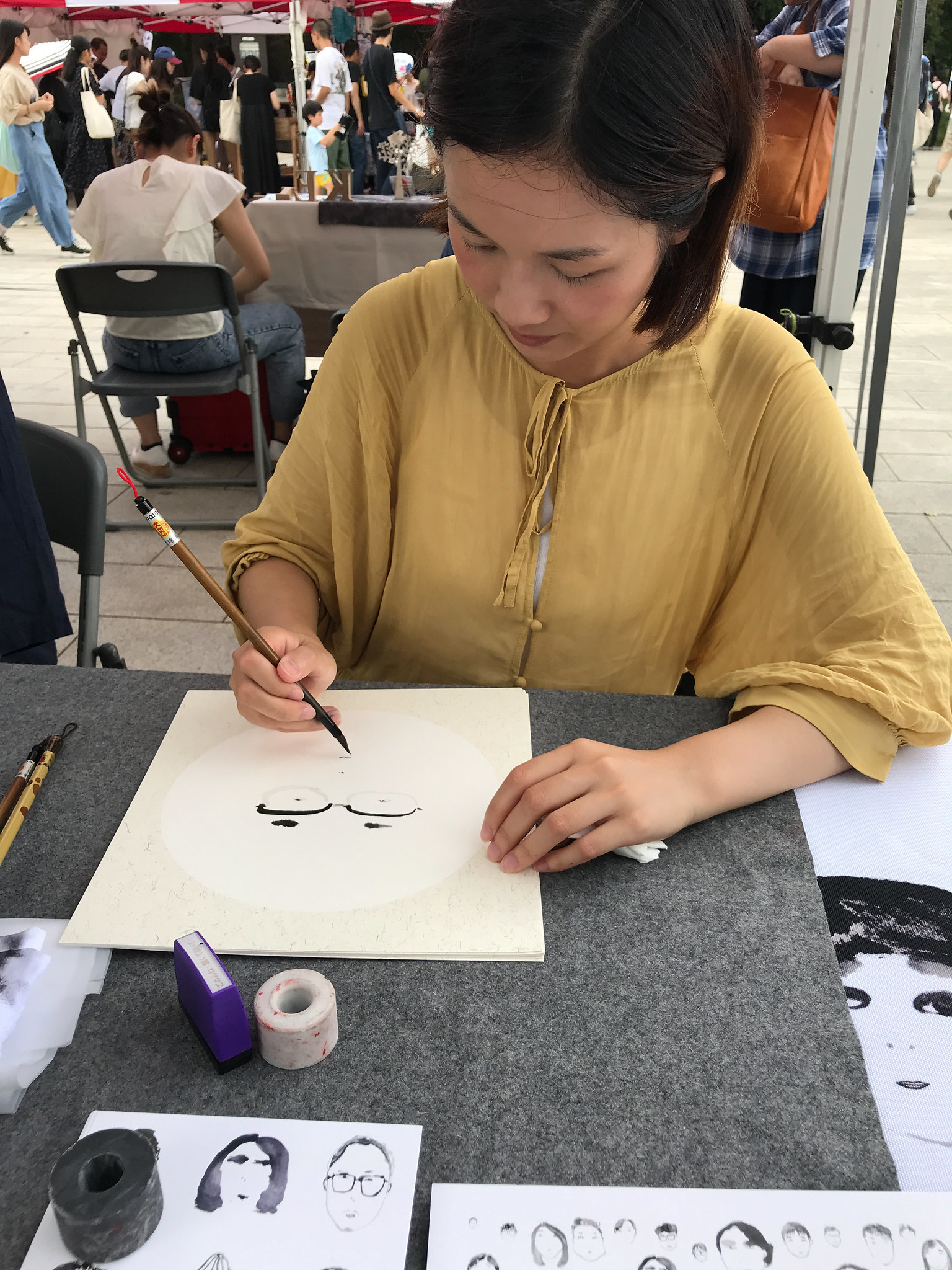 似顔絵を描いてもらう