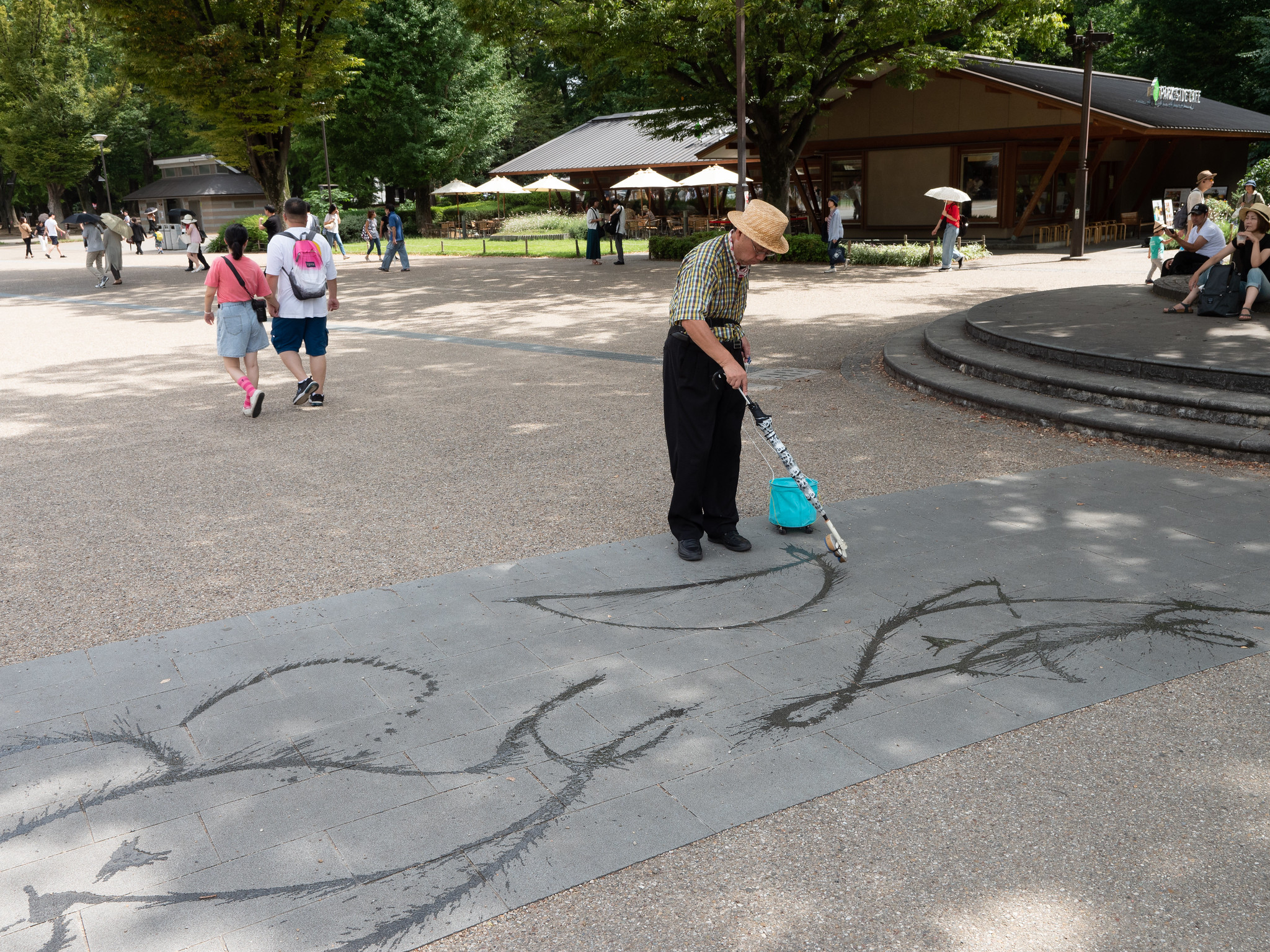 絵を描くおじさん