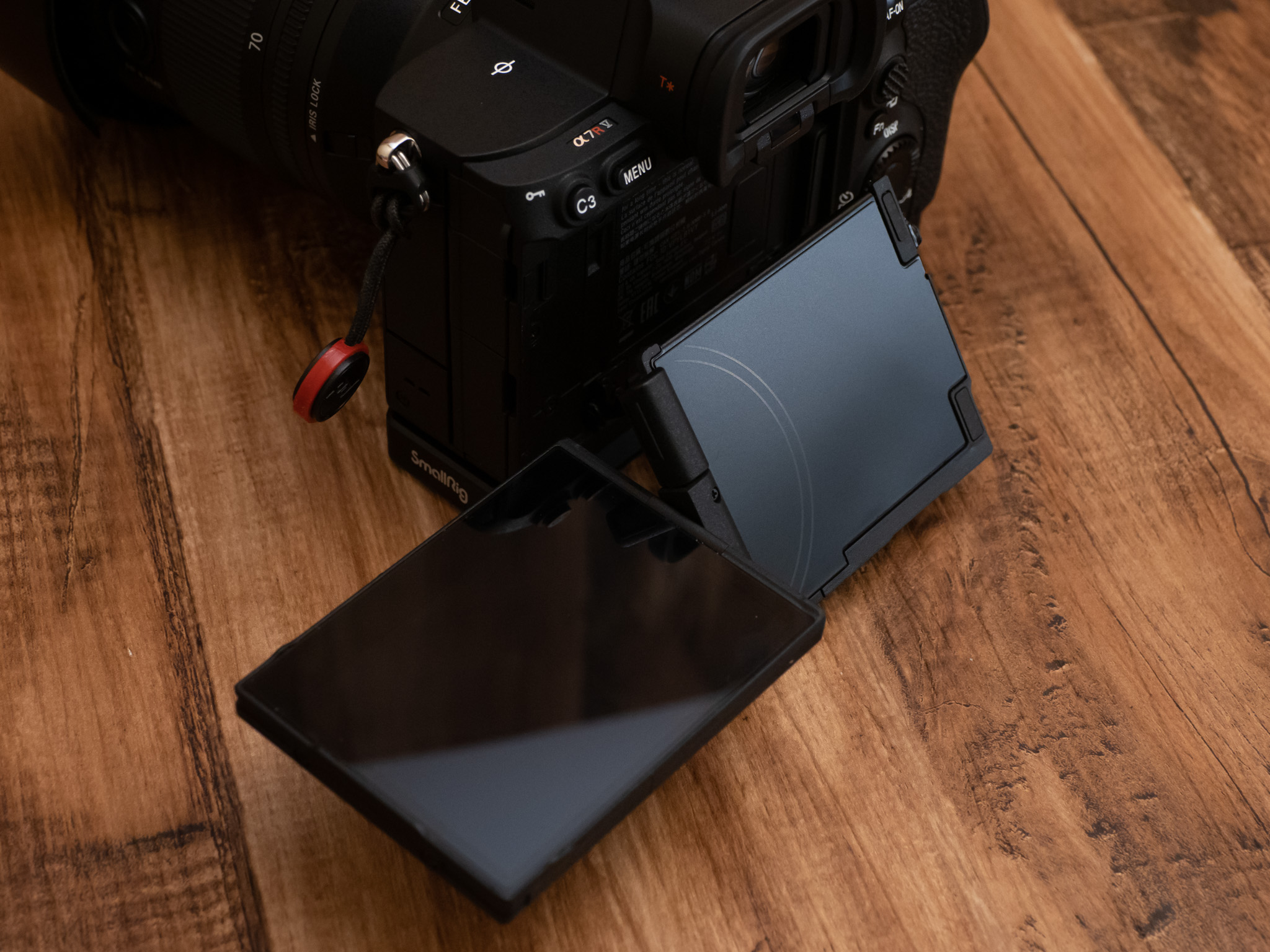 4軸マルチアングル液晶